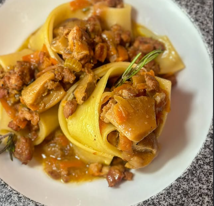 Pappardelle ai funghi porcini e salsiccia di Camporeale