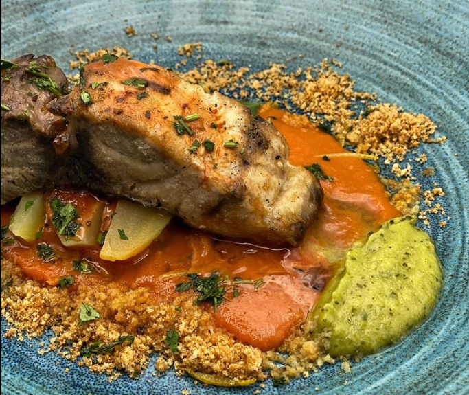 Trancio di pesce alla griglia e i suoi contorni