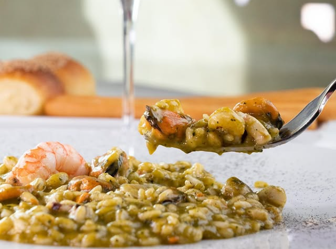 Questo menu preimpostato include: Antipasto + Primi piatti + Secondi piatti + Dolce